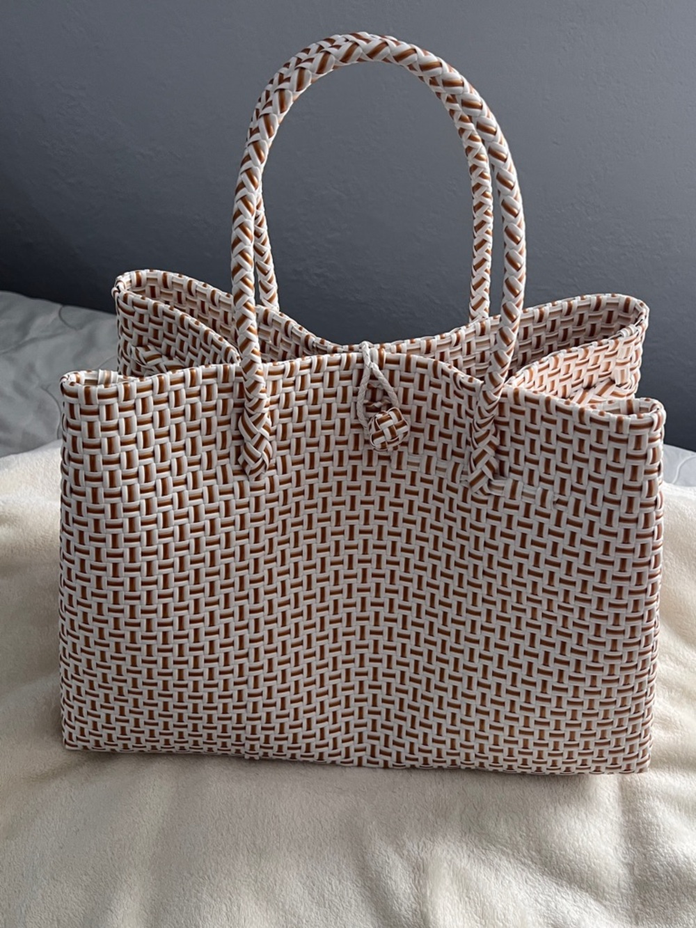 Durable Woven Tote Bag made in recycled plastic straw